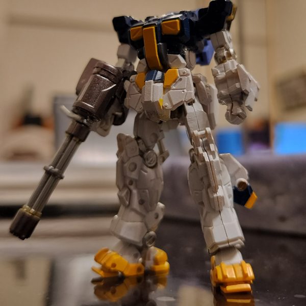 今のHgはほんとに作りやすいので、アーティファクトのほうが素組も大変。塗装や改造は、もっと大変。その分できたときの喜びは55mmのサイズには収まりません(笑)バックパックのベースは、デルタプラスのカカトパーツです。プチブロックも大活躍。（7枚目）