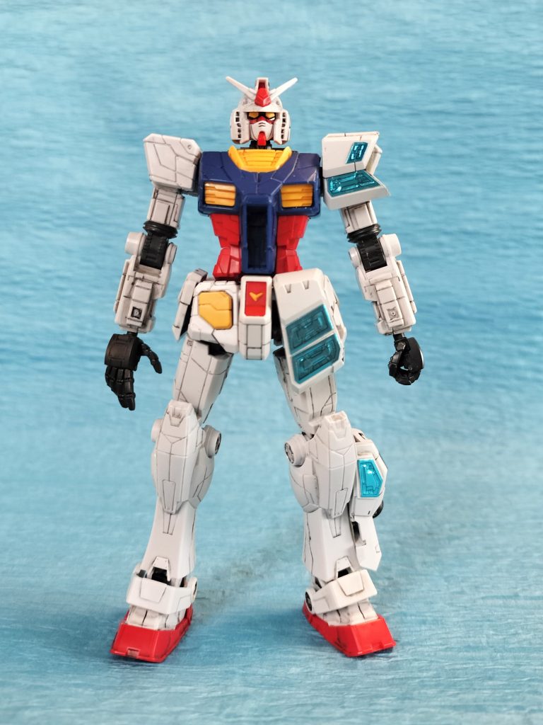 リアルタッチマーカーのグレーがほぼ出ない状態だったので、ブラックを塗って指やらグレーのマーカーやらでのばしまくった。右手だいぶ黒いな…グレーマーカーは神のペンにします。