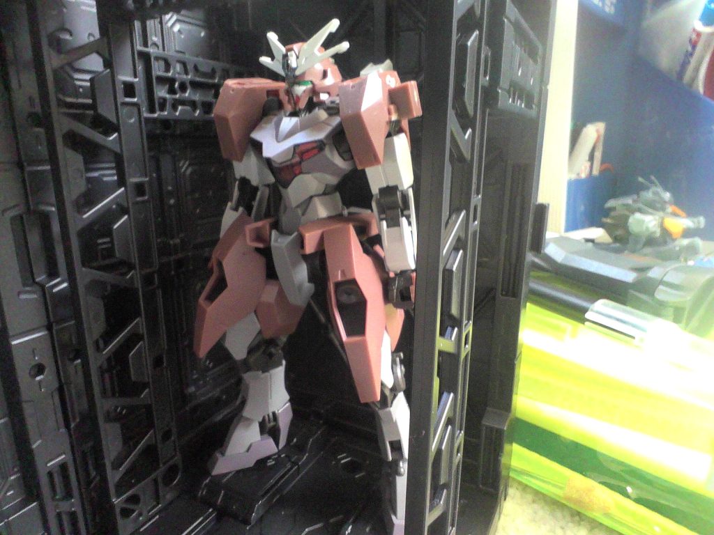 機体設定は機動力が大幅に向上したガンヴォルヴァというところ以外ほぼほぼラスヴェートと同じでどこにパイロットが乗ってるかわからないセコMSですｗ