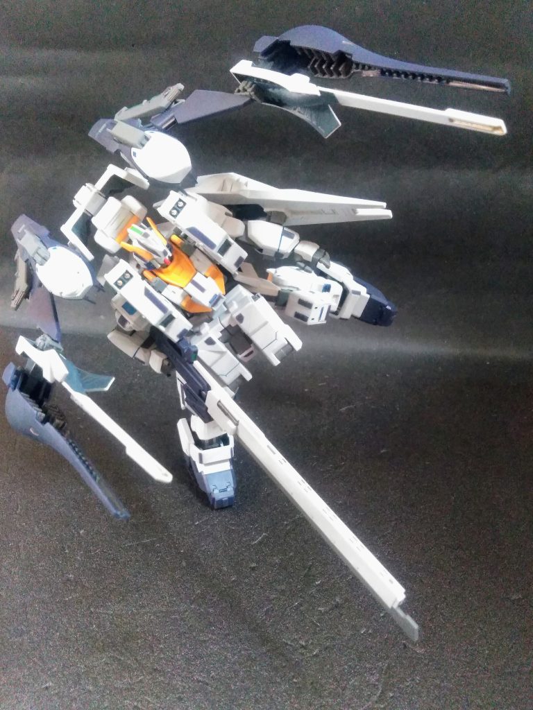 《《《ドッキング完了‼️》》》素の『ガンダム TR-1 [ヘイズル]』に『フルドド』と『プリムローズ』をクッ付けて、頭部に『ガンダム TR-1[アドバンスド・ヘイズル]』の高性能光学センサー・ユニット(ジム・スナイパーIII用のセンサー・ユニットと同等)を被ると、『ガンダムTR-1 [ヘイズル・アウスラ]』と云う形態に成るらしいです？🙂？書き込みはしましたが｢UP主｣には全く理解が出来てません？🙃？両肩で展開してイルのが『メガ粒子砲』である『ウィンチキャノン』ですって👇&nbsp;※『ウィンチキャノン』『ガンダムTR-1［ヘイズル］』シリーズが装備する、サブアームに接続された大型の複合兵装で、ワイヤー（ウインチ）で射出・牽引したり、キャノン砲として射撃したりできる武装🧐