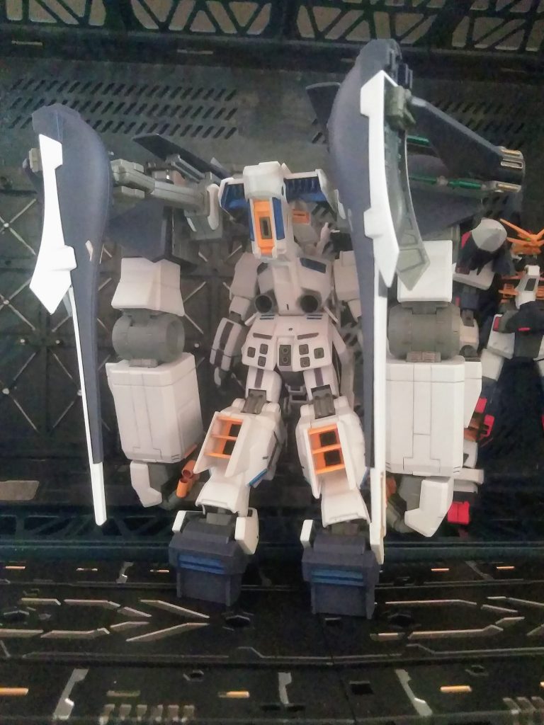 『ギガンティック・アーム・ユニット』は『ムラサメ研究所』で開発された『サイコ・ガンダムの腕部』を『ヘイズルに装着するプラン』を実行したモノ😳❗副腕として使用するわけではなく、5連装ビーム砲として使用する為だソウです🤩💕これは実質！長モノ武装と云えるのでは？🤔&nbsp;『長モノ武装絶対信者』の為の布教活動は完了って事ですね❗&nbsp; 👍😆🎶🎶🎶