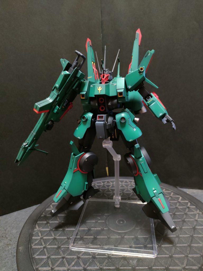 HGは頑張って全塗装で仕上げるとかっこよくなりますね。見てくれてありがとうございました。