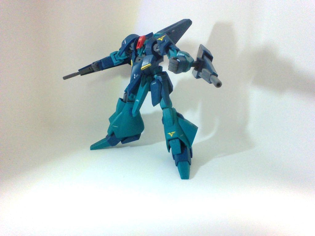 ポージング個体差なんでしょうけど、やけに右腕が下がってきます