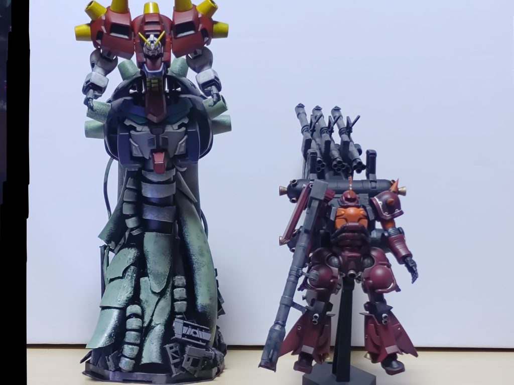 デカ&nbsp;右は前制作をしたサイコ &nbsp; ザク （改造） &nbsp; &nbsp; &nbsp; &nbsp; &nbsp; &nbsp; 左が今回制作をしたデビルガンダム &nbsp; &nbsp; &nbsp; &nbsp; &nbsp; &nbsp; &nbsp; &nbsp; （ジオラマ）&nbsp;