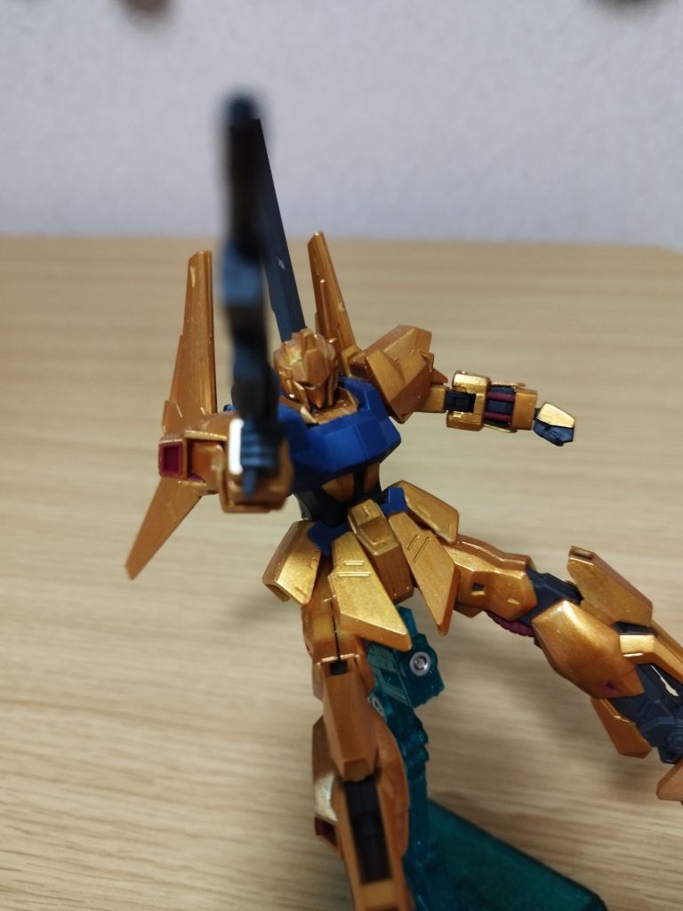 あんまりzガンダムは見たことないけど見た目が好きなのととクワトロ・バジーナが乗ってると聞いたので買いました。なんだかんだいってバックパックのやつが好きです!
