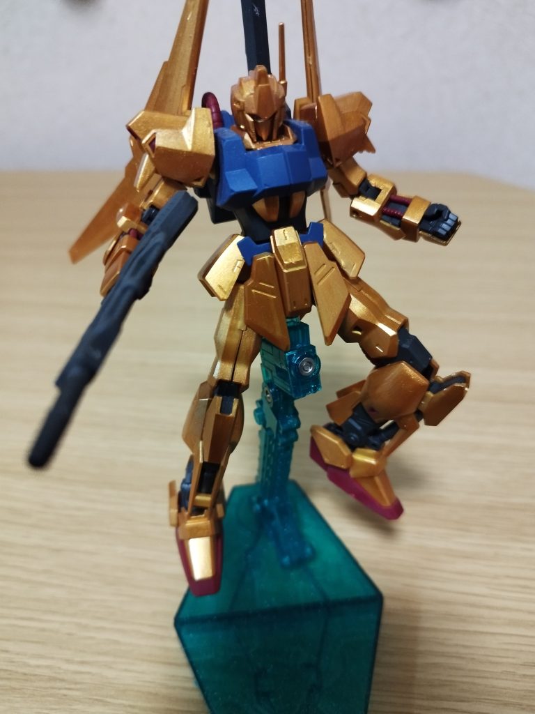 すこしおくれて武装紹介!まずビームライフル1丁、バズーカ1丁、ビームサーベル2本が付いてます。ビームライフルは結構小型なので取り回しがよさそうです。なんかリックディアスも百式みたいなビームライフル持ってるんですよねあれでMS倒せるのかな?