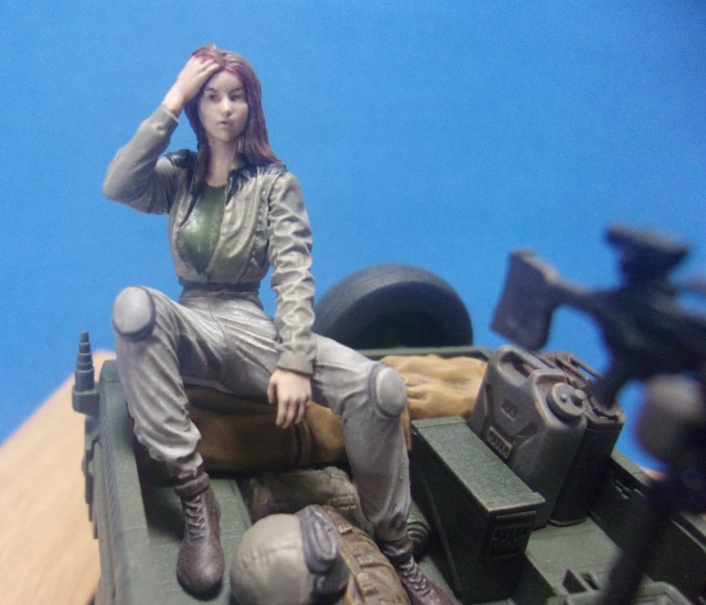 ノーマルスーツと違って宇宙服としての機能がない陸戦用のパイロットスーツというイメージです。