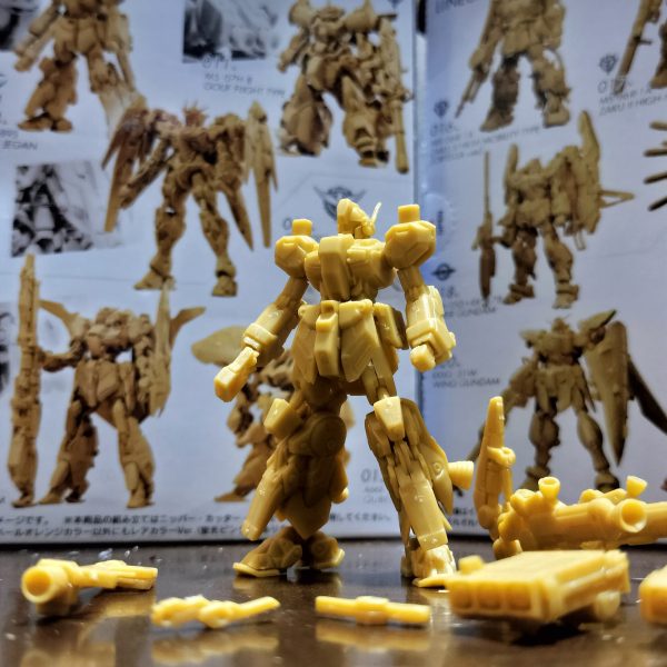 リアクティブアーマーをまとった最終決戦版アルフォンス？三年ぶりに仮組みしたこの子はアーティファクトのダブルゼータ並みに組み立てやすい良キットでした。サクサク組めて楽しいですね。なおのこと改造したくなります。（3枚目）