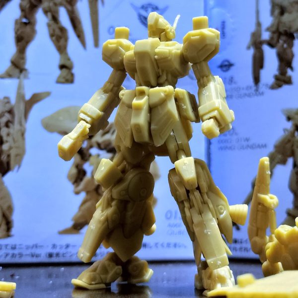 リアクティブアーマーをまとった最終決戦版アルフォンス？三年ぶりに仮組みしたこの子はアーティファクトのダブルゼータ並みに組み立てやすい良キットでした。サクサク組めて楽しいですね。なおのこと改造したくなります。（2枚目）