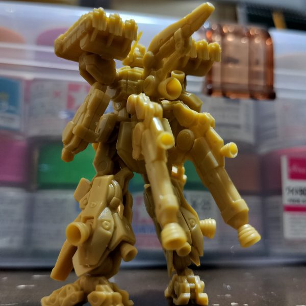 リアクティブアーマーをまとった最終決戦版アルフォンス？三年ぶりに仮組みしたこの子はアーティファクトのダブルゼータ並みに組み立てやすい良キットでした。サクサク組めて楽しいですね。なおのこと改造したくなります。（7枚目）