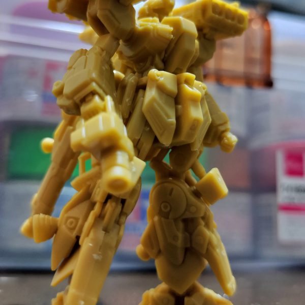 リアクティブアーマーをまとった最終決戦版アルフォンス？三年ぶりに仮組みしたこの子はアーティファクトのダブルゼータ並みに組み立てやすい良キットでした。サクサク組めて楽しいですね。なおのこと改造したくなります。（6枚目）