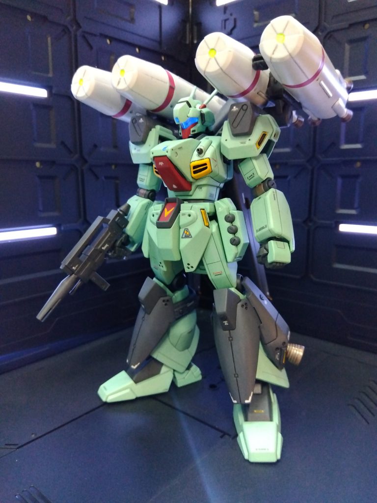 最新キットの色分けパーツに慣れすぎて頭や胴体の塗り分けに手こずりました