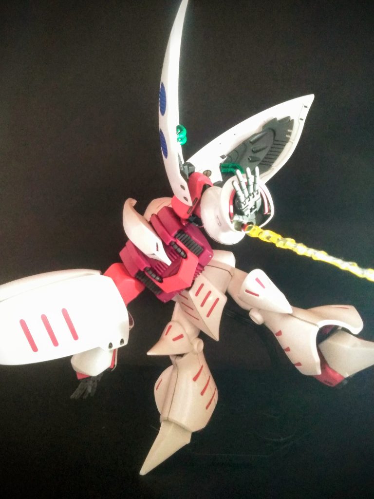 頭部とマニピュレータには『サイコミュ』の混信・共振現象を抑える目的で、それぞれ異なる系統のサイコミュ送信用デバイスが内蔵されていて、多数の『ファンネル』を高い精度で制御出来るそうな 🤔ﾍｪ～そんな『キュベレイ』の武装は極めて少ないですよね 😩袖口にはビームサーベルとしても使用可能なビームガンを設置 😆射撃時に手を広げて突き出すポーズをヨク見掛けます 😍