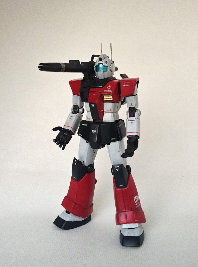 付属の水転写デカールと、市販のデカール（海賊版に非ず）使用しています。