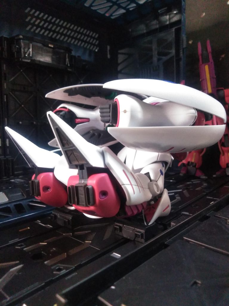 『エホゥ・マッキ航海日誌』0088 年 2 月 21 日本日の『ハマーン・カーンさま』も聡明で麗しい。例えるならば、気高く情ねっ・・・とと！私事は又の機会に💦現在の戦況を書き記さねば！&nbsp;『グリプス 2』を制圧した『エゥーゴ』に対し『アクシズ軍』と『ティターンズ』は総力戦を仕掛けた。『小惑星基地アクシズ』を離れた『アーガマ』は、三つ巴の戦闘宙域に急行する。『アクシズ軍』の攻撃で戦線の維持が難しくなった『ラーディッシュ』の援護に向かった様子。『アーガマ』は『グリプス 2 のコロニーレーザー』の照準を『ティターンズ艦隊』へ『Ζ ガンダム』を防衛に当てたらしいのだが、コロニーレーザーの照射を阻止するため『ジ・O』が『グリプス 2 内部』に侵入する。『デルタ ガンダム』が『ジ・O』を追撃『ハマーンさま』は『キュベレイ』でその『デルタ ガンダム』を追い詰めた。&nbsp;よしヨシ！状況はこんな処だな🎶それでは⤴️引き続き『ハマーンさま』を讃えるとするかな💕💕&nbsp;&nbsp;と、云うわけで妄想ζ 地球人よ、ご機嫌如何？ ver, ζ『AMX-004 キュベレイ』『エホゥ・マッキ 副長』をご紹介 ✨😌✨