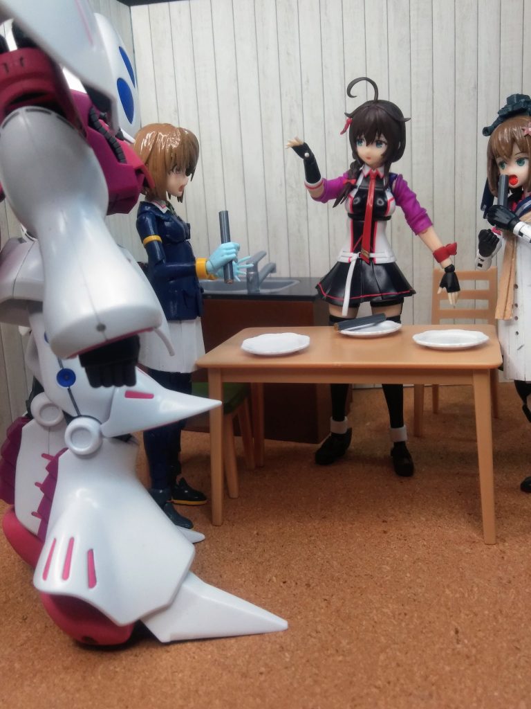 　　　　『恵方巻き』『恵方巻き』は、節分（2月3日頃）にその年の縁起の良い方角（恵方）を向いて、願いを込めて無言で丸かじりする太巻き寿司です。関西から全国に広まった風習で、商売繁盛や無病息災を願い、七福神にちなんで7種類の具材を入れるのが一般的です。&nbsp;恵方巻きの主な特徴・ルール食べる時期: 節分（立春の前日）。2026年の恵方: 南南東（やや南）。食べ方　恵方（その年の年神様がいる方角）を向き、切り分けずに1本丸ごと、願い事をしながら無言で食べる｢縁を切らない｣｢福を逃さない｣という意味が込められており、現在では恵方巻きの予約販売や様々なバリエーション（海鮮恵方巻きなど）が節分時期の定番となっています。&nbsp;『はわわわ💦此を口から離さずに一息に食べるの？💦💦』(演:ｸﾞﾝｼﾝ ﾆｼｽﾞﾐ ﾄﾞﾉ)『フンガっ！ふふんがッ！！ガフﾝ！！！がッッ！！！！』(演:ﾕｷｶｾﾞｶｲﾆ)『南南東を向いて、無病息災などをお願いしてね！・・・ダッテ。それと、恵方巻きを全国的に広めたのは、主にセブン-イレブンを中心としたコンビニエンスストアチェーンや海苔・寿司の商業組合みたい』(演:ｼｸﾞﾚｶｲｻﾝ)