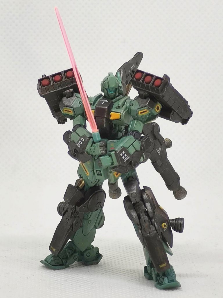 エアブラシと筆で塗装、スミ入れ、デカール貼り後、艶消しクリヤーでオーバーコートして完成です。