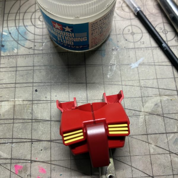 軽キャノンを作ったら、正史のガンキャノンも作りたくなって年末年始ちょうど売っていたので作り始めました。DSPIAEさんの水性アクリルマーカー、これホント便利です。ちょっとしたワンポイントに隠蔽力、発色ともに良く使い勝手良しコスパにタイパ良しです🤭（3枚目）