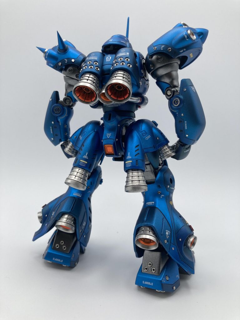 バーニアや細かいパーツをミカド屋さんのものに差し替えました。バーニアの内部はオレンジで塗装しました。