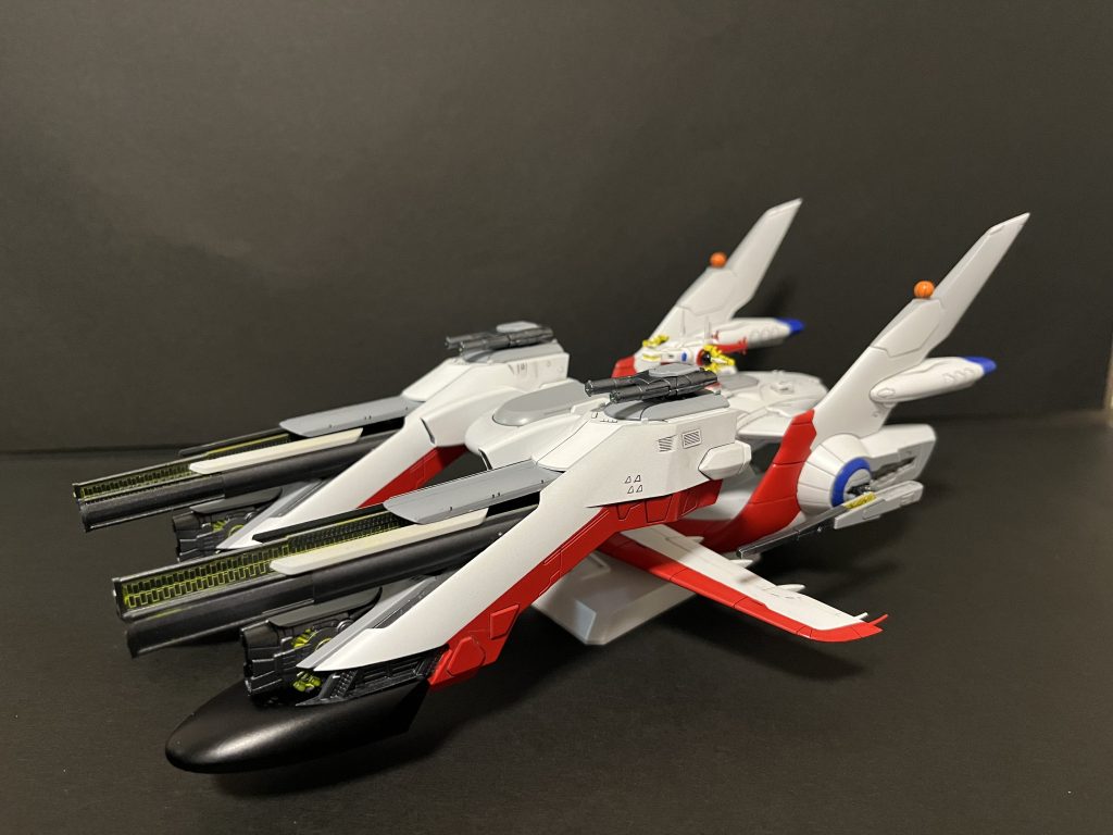 塗装したらその後は剥げが怖くて中々動かしづらい。リニアカタパルトとか全部収納状態にもしたいのだけれども。。