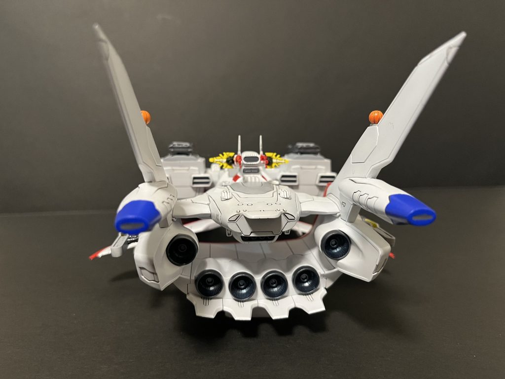 アークエンジェルは背面ショットもいいよね。でもこの設計で大気圏の飛行できるんかな。