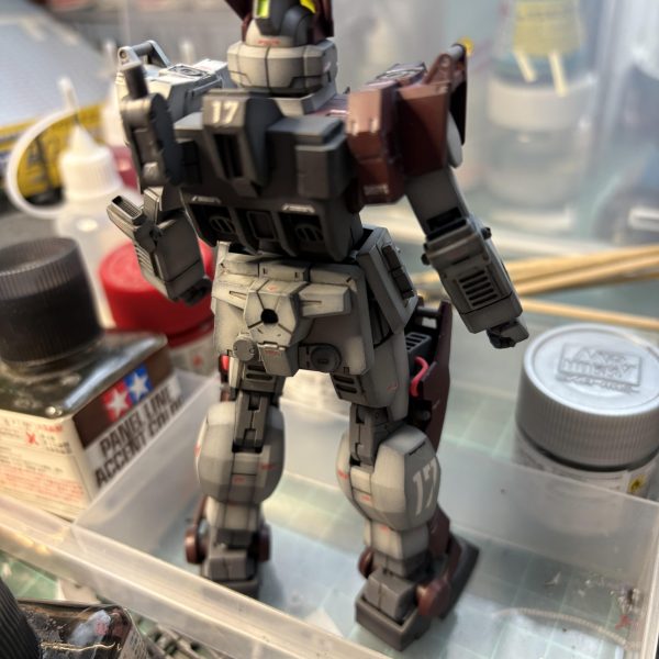 赤い三巨星の進捗で御座る😄とりあえず、リーダー機本体のみ上がりで御座る。但しウォッシング、ウェザリングはまだだし、武装もまだで御座る。こういう製作中は、もっと途中過程を入れた方がいいのかなー❓如何で御座るかー🧐（2枚目）