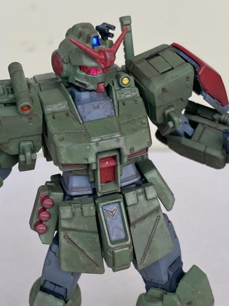 V字アンテナは陸戦型ガンダムのものです。