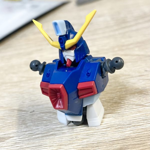 RGブラストインパルスの対としてHGのアビスガンダムを改造中顔がbsだったのでちょっとメリハリ利かせるようにしてます。胴体延長と関節部分の可動域を増やすためにEGストライクに犠牲になってもらいました。（2枚目）