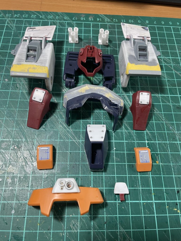 プラ板を切った貼った❗️