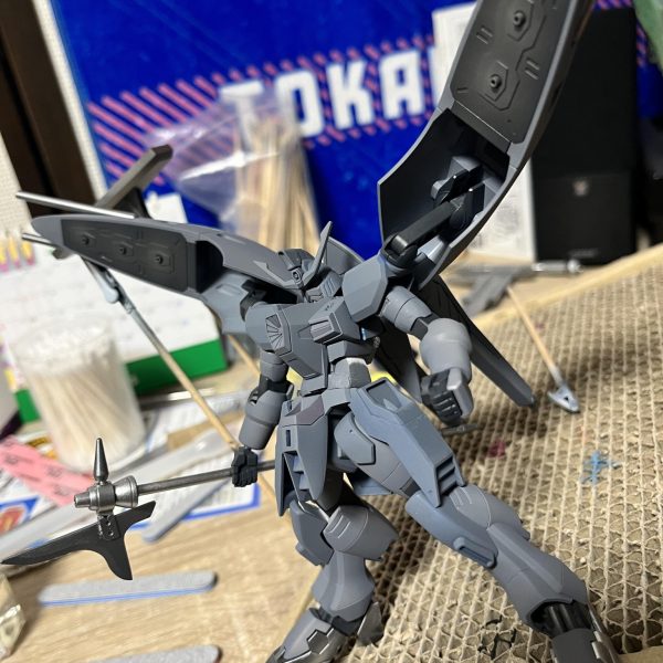 RGブラストインパルスの対としてHGのアビスガンダムを改造中顔がbsだったのでちょっとメリハリ利かせるようにしてます。胴体延長と関節部分の可動域を増やすためにEGストライクに犠牲になってもらいました。（3枚目）