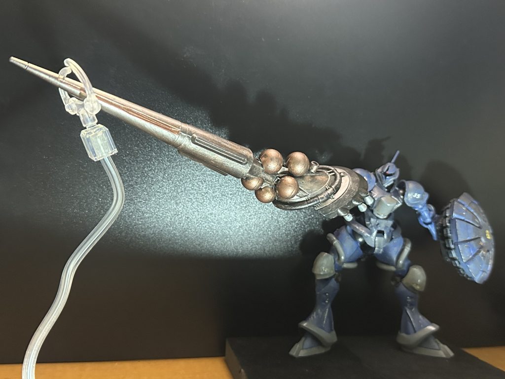 シタデルカラーと、アクリジョンで筆塗りしてます。最後ウェザリングカラーで汚し塗装