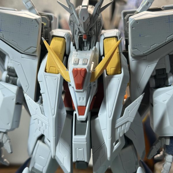 明けましておめでとうございます🎍年明けてからちょくちょく進めてますが、寒過ぎてやる気がなかなか起きませんな！クスィーガンダムはマイナスモールドを入れる作業をしてるんですけど、飽きては陸戦型をちょっと触ってます。プロポーションは良い感じになりました、足の設置面を良くするために足首部分をダブルボールジョイント仕様にしました、お試しでやったのでメッチャ作りが雑ですが…😂新年の挨拶がてら進捗状況をUPしてみました、今年も宜しくお願い致します🙇‍♀️（3枚目）