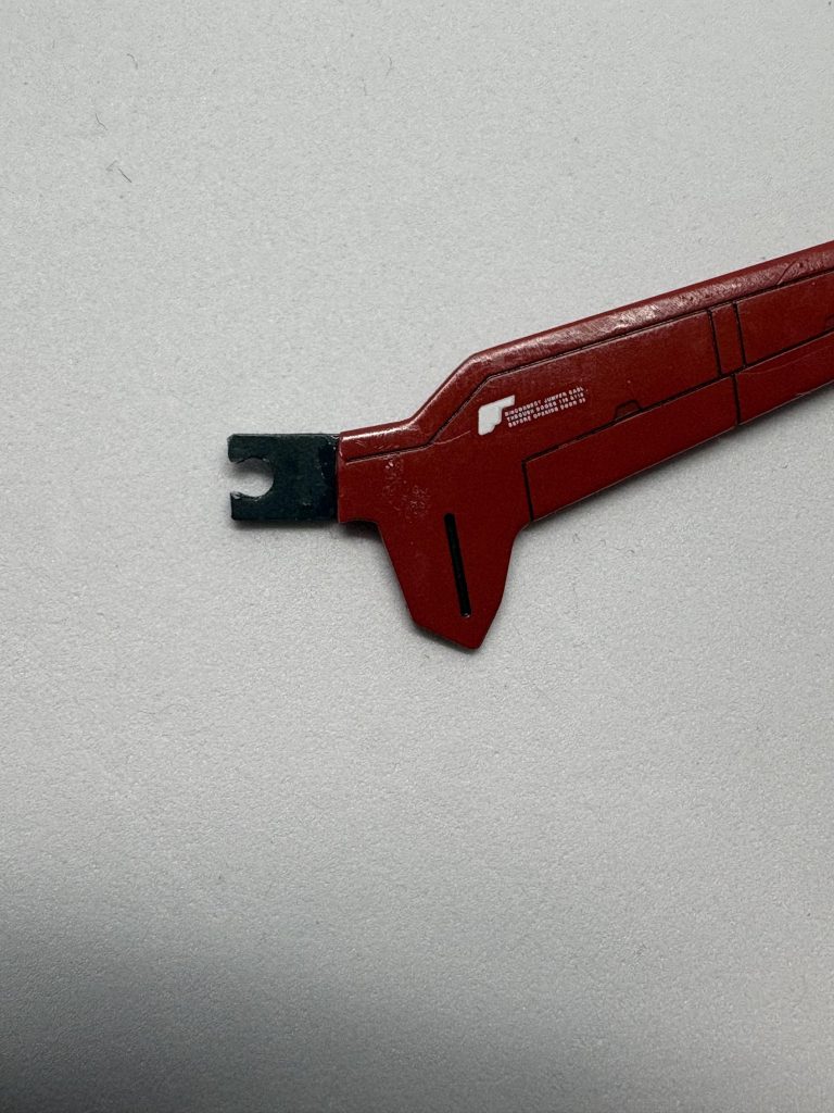 羽根を取り付ける際にC時のジョイントがポキッて心が折れましたが、プラ板で作って修復。いい経験に。