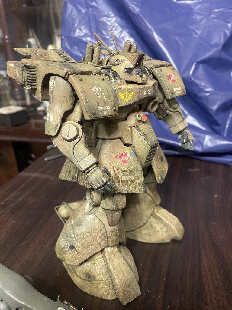 肩横部にもアーマーを追加。目立たないけど頭部バルカンは金属パーツに置き換えました。