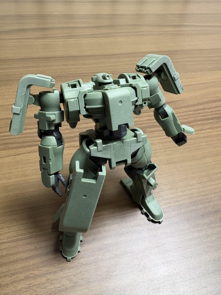 塗る前はやっぱりプラ感。ビフォーは適当に撮りすぎ笑