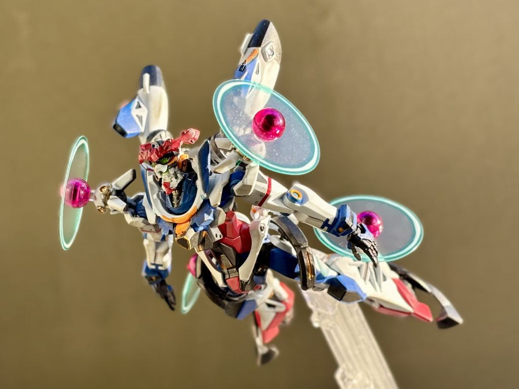 部分的に穴を開けたりコトブキヤの丸モールド使用してお手軽ディテールアップしました。