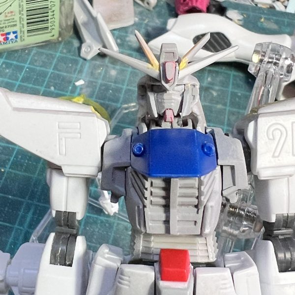 制作中のF91の進捗状況です！このキットの一番の難点のヘルメット弄りました。・メットパーツのつばの部分の削り込み・頬パーツをプラ板で作り直し・Vアンテナの角度調整などの加工でインパルスと陸ガンの顔がチラつく現象から脱却出来た気がします。あとは細かい所を補修して本体は完成です。ご覧いただきありがとうございました🙇‍♂️（2枚目）