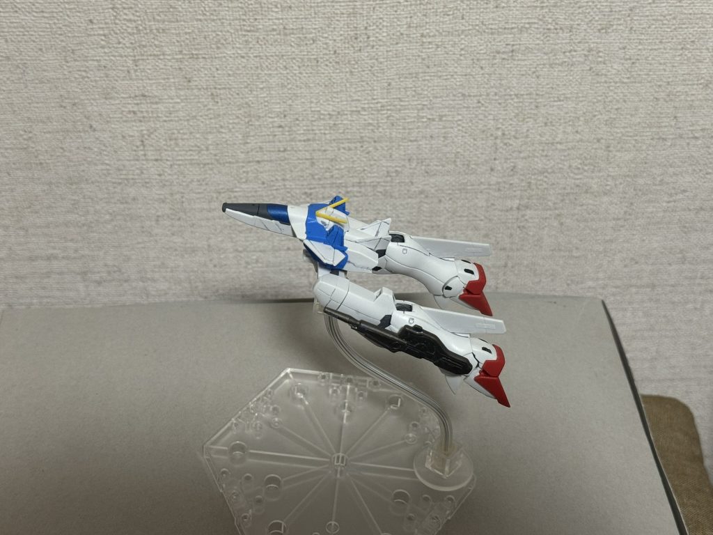 ボトムファイターの尾翼(?)のみジャンクから、こっちのライフルは余ってたVフレームのガンイージから拝借。足の変形部分(?)は再現できずに諦めました