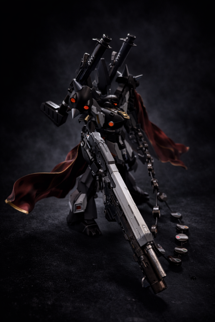 もう一つの声アルフレッドの胸には、ずっと消えない言葉がある。優しくて、少しだけ震えていた声。「戦争はね……何かを守るために始めちゃ、いけないの」「守りたいものがあるなら、戦わない方法を探さなきゃ」それは、かつての隣人であり、パイロットであり、大人だった女性の言葉。――クリスチーナ・マッケンジー。アルフレッドは、小さく笑った。「……ちゃんと、届いてるよ」&nbsp;エンディングインダストリアル7で、バナージは操縦桿を強く握る。「だから……俺は、生きるために戦う」遠く離れた宙域で、黒い機体のエンジンが静かに落ちる。「ああ……生きるためで、いいんだ」