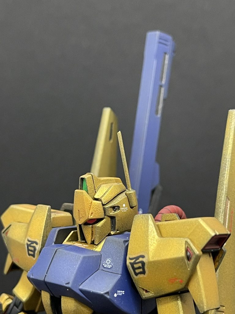 頭部のアンテナだけ切り落として、8mmの真鍮線に変更しています。