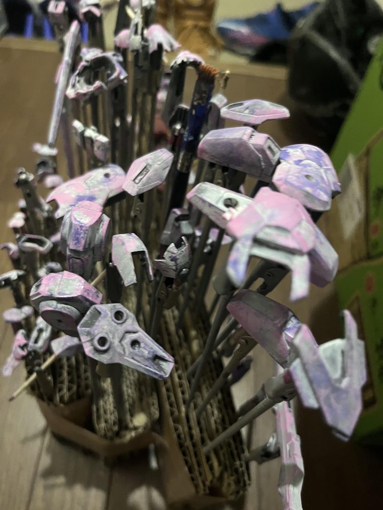 グランプリホワイトを重ねます。案外紫は見えなくなりますが、ピンクはそのままです。赤系は強い！匙加減はなんとなくわかった感じします。（わかってない