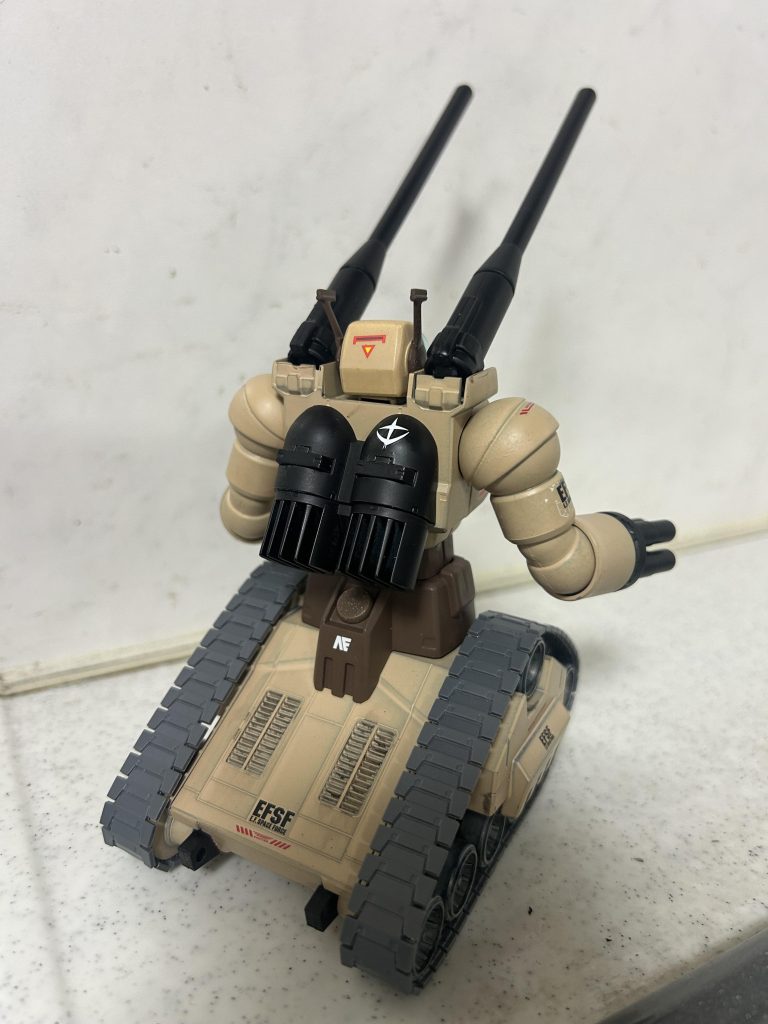 デカール背面　この時点ではまだキャタピラは何もしていないです