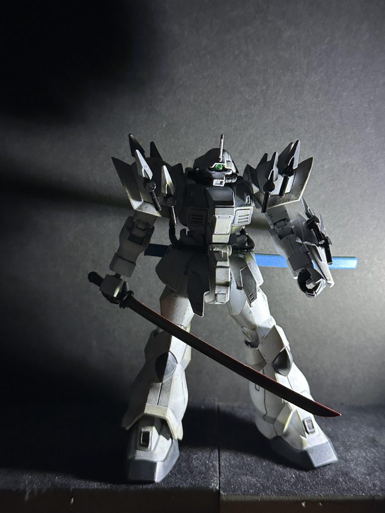 白ベースは初めてで、結構粗が目立ったので、照明で誤魔化せないか試行錯誤した結果です