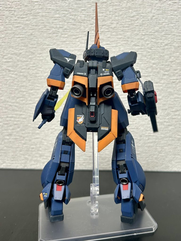 背面。リアスカートが割れてしまい、瞬接で補修してあります…😭