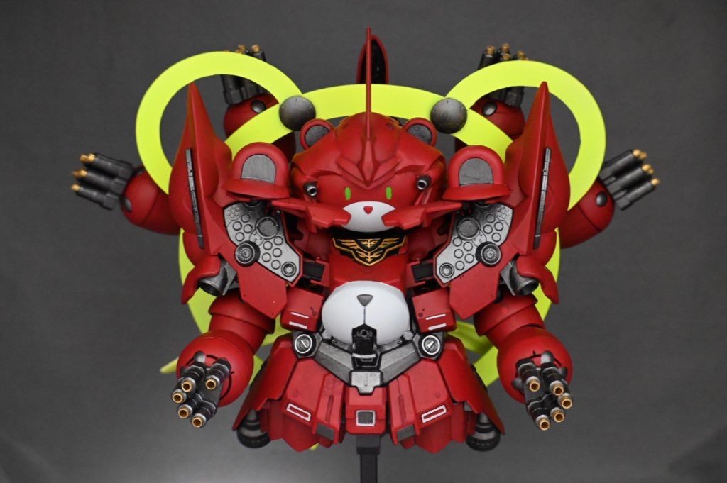 ベアッガイiiiの手をたくさん付けました。全体でクマの顔になるようなイメージで製作。