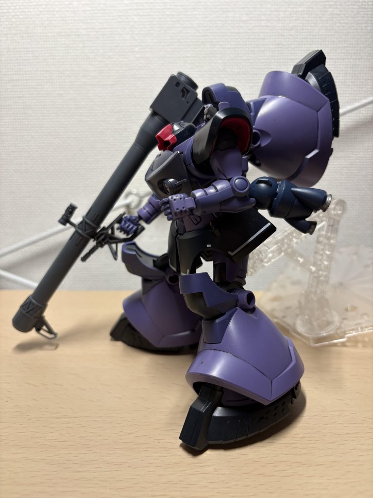 3本足よりも2本の足でホバーして、背中の足で真後ろに噴かして加速する方がまともに強そう…と思って撮ったのがこちらの写真です