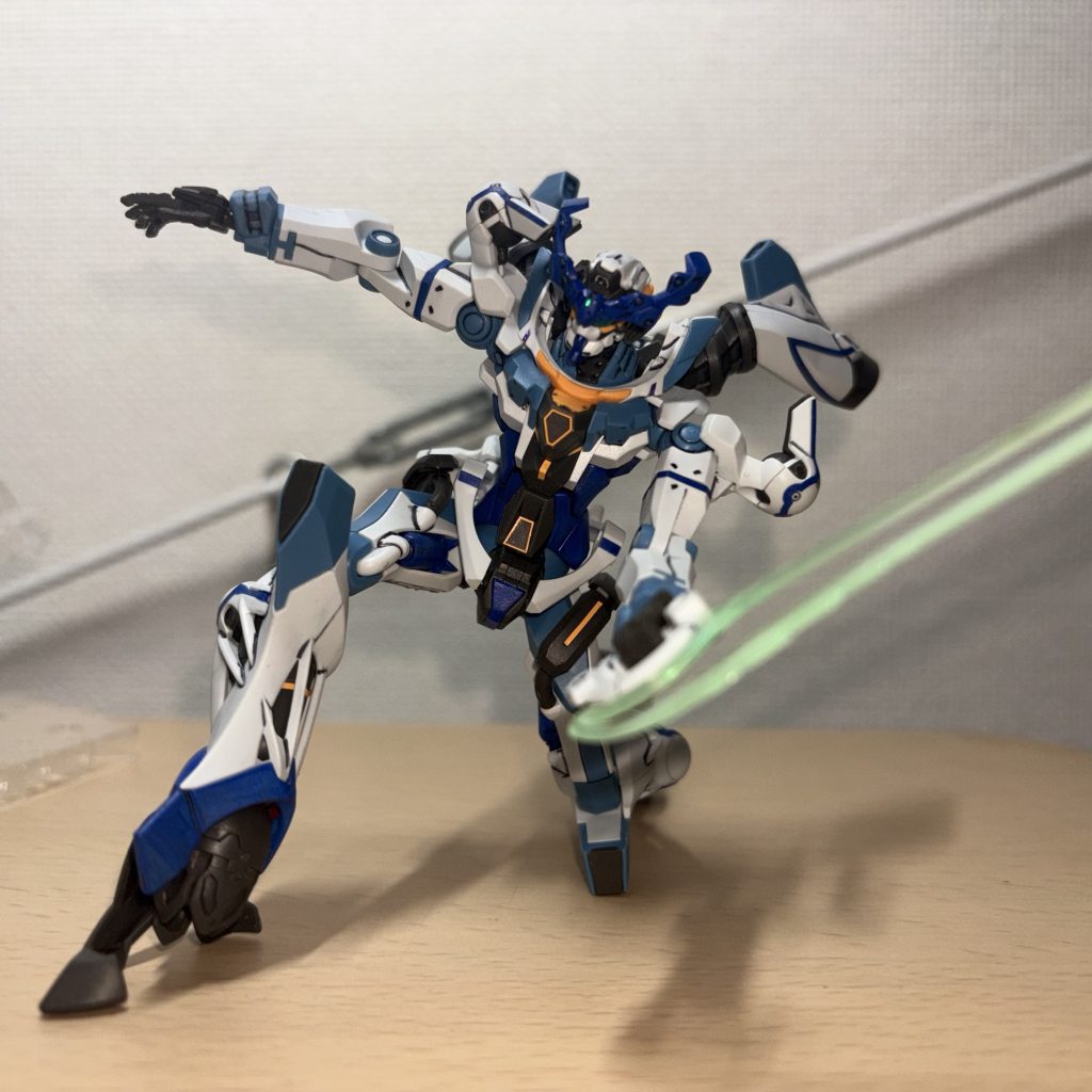 ジーンのザクを斬った後のガンダムの真似