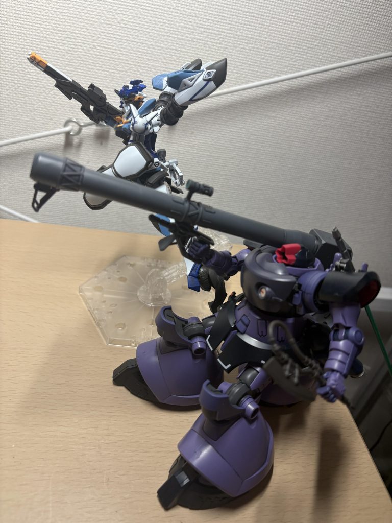 こうやって共闘する姿が本来なら見られたはずなんですよね？つまり、ありがちな装備の貸し借りも起こるわけでは？