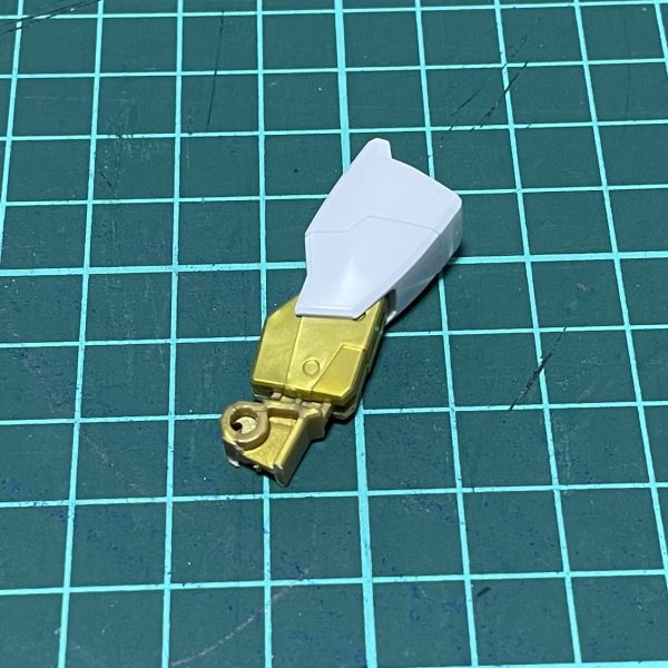 脚部はストフリ弍式×ルブリスウルのミキシングで作成！・ストフリの膝関節をいい感じにカット・ウルの膝部パーツと接続用の3ミリ穴を開通（塗装後にプラ棒で接続）・足裏肉抜き部分はパテで穴埋め（2枚目）