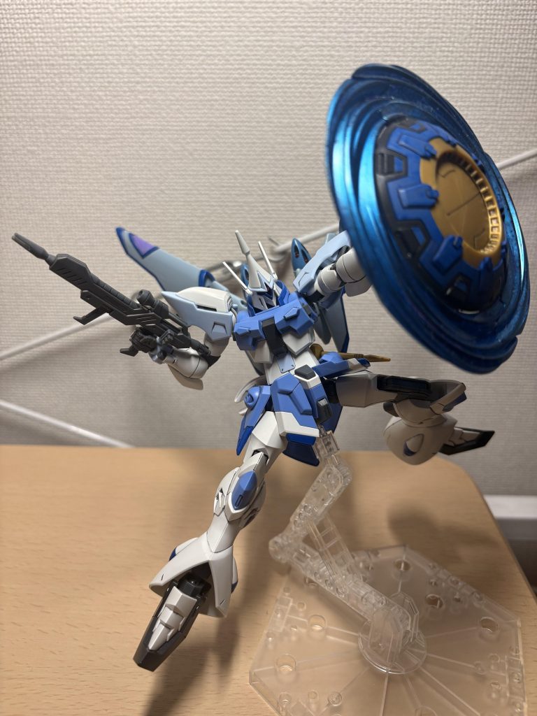 なんかシールドの刃は攻撃武器よりも、ビームシールドっぽい感じにも見えちゃいますね！なので、防御イメージで1枚！